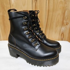 New Dr. Martens Leona Smooth Leather Black Size 7 Womens No Box
